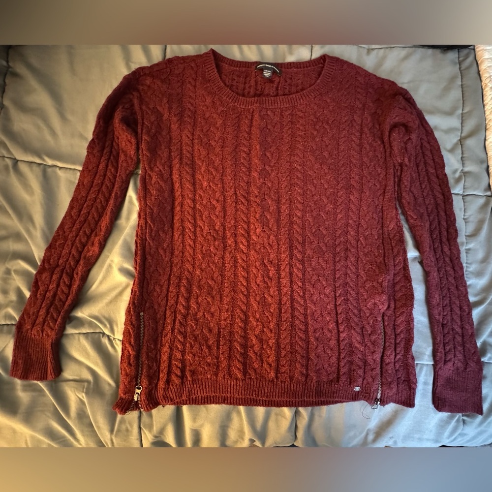 💥SALE American Eagle Outfitters Burgundy Cable Knit Sweater